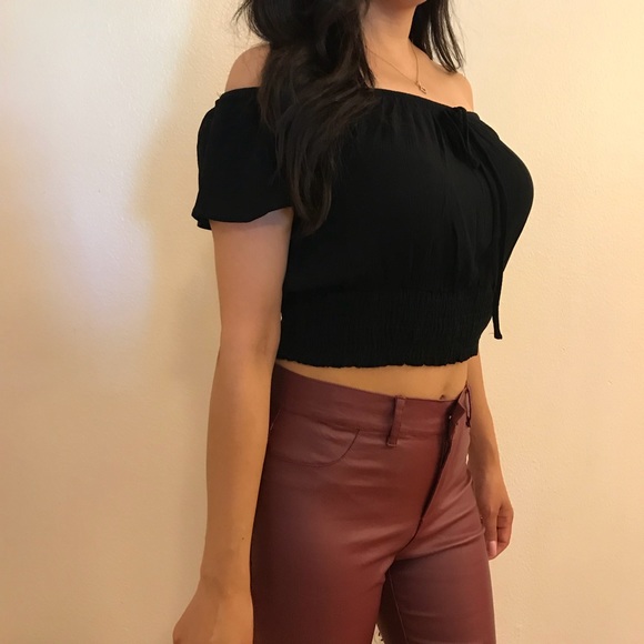 Michelle Crinkle Gauze Off The Shoulder Crop Top - Picture 3 of 8